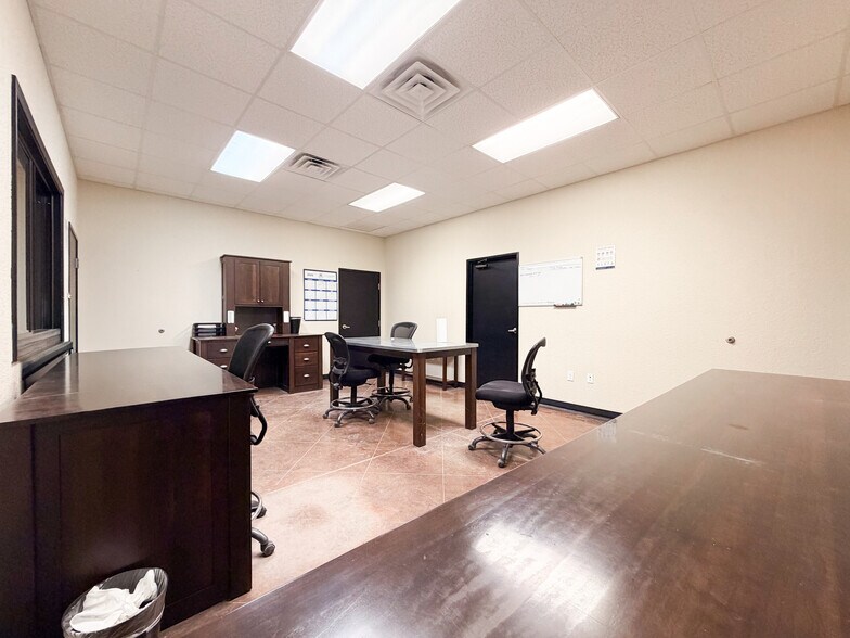 More Photos Of 609 I-20, Pecos Manufacturing For Lease