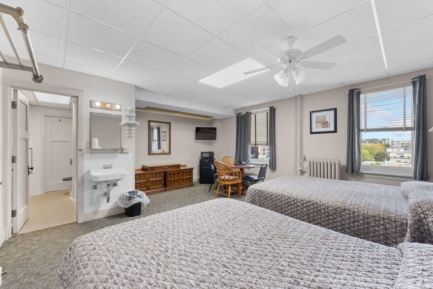 More Photos Of 36 W 4th St, Dubuque Hotel For Sale