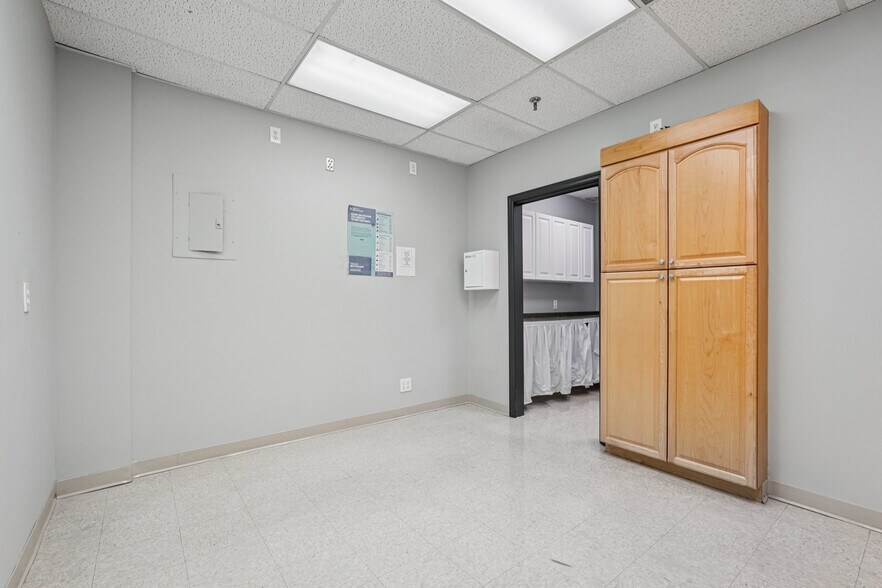 More Photos Of 970 N Broadway, Yonkers Medical For Lease