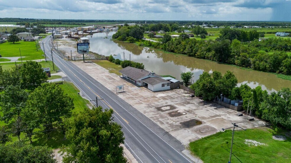 More Photos Of 8320 Highway 308, Lockport Restaurant For Lease