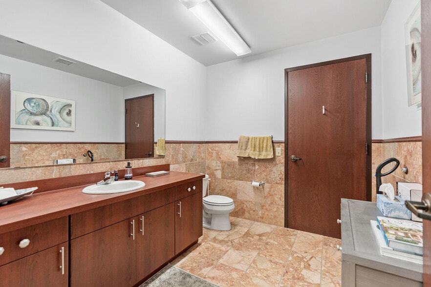 More Photos Of 2905 Lexington Ave S, Eagan Flex For Sale