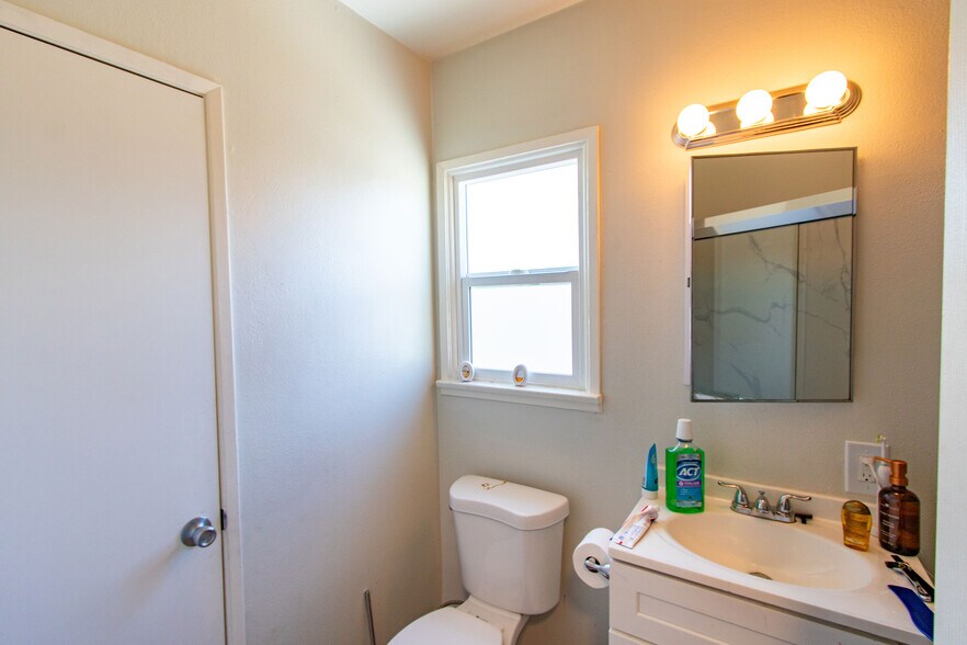 More Photos Of 201-207 S Kenmore Ave, Los Angeles Apartments For Sale