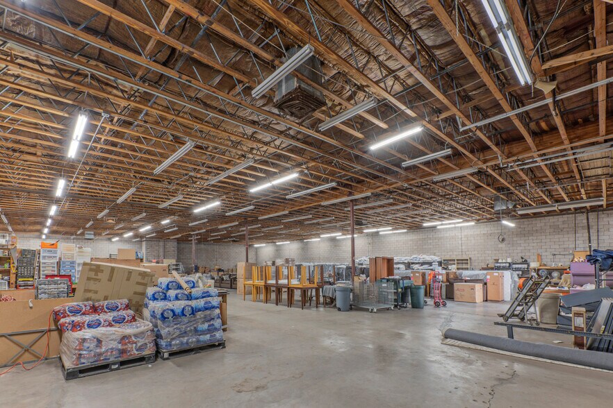More Photos Of 2319 W Holly St, Phoenix Warehouse For Sale