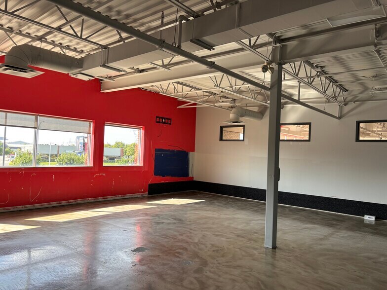 More Photos Of 2760-2794 Boul Jacques-Cartier E, Longueuil General Retail For Sale
