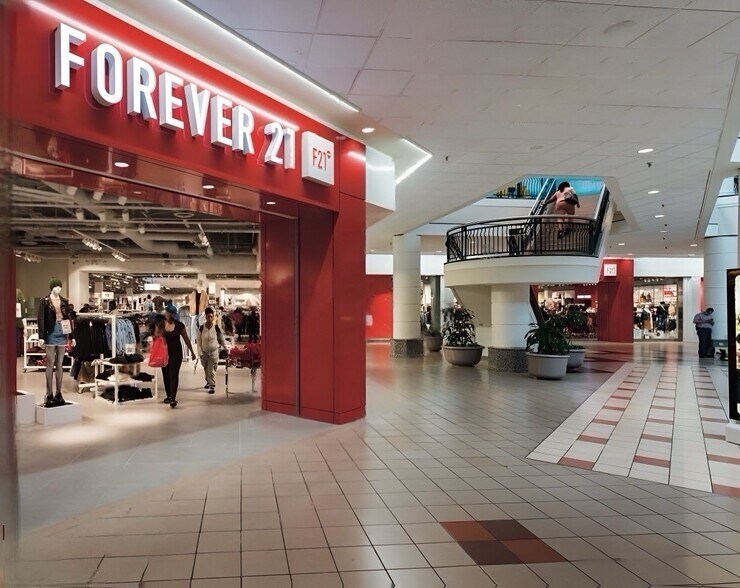 More Photos Of 1000-2460 Southlake Mall, Morrow Unknown For Lease