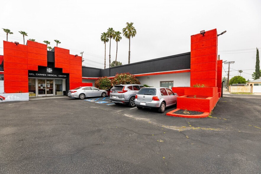 More Photos Of 19234 Vanowen St, Reseda Medical For Lease