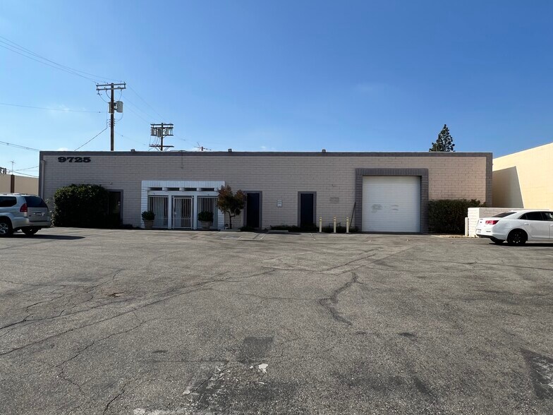 More Photos Of 9725 Owensmouth Ave, Chatsworth Warehouse For Lease