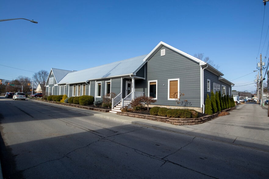 More Photos Of 710 E 64th St, Indianapolis Office For Lease