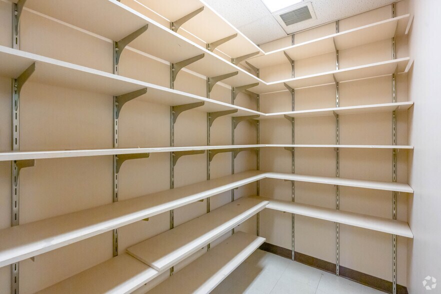 More Photos Of 9412 Livingston Rd, Fort Washington Bank For Lease