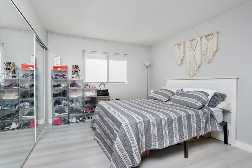 More Photos Of 6924 Woodman Ave, Van Nuys Apartments For Sale