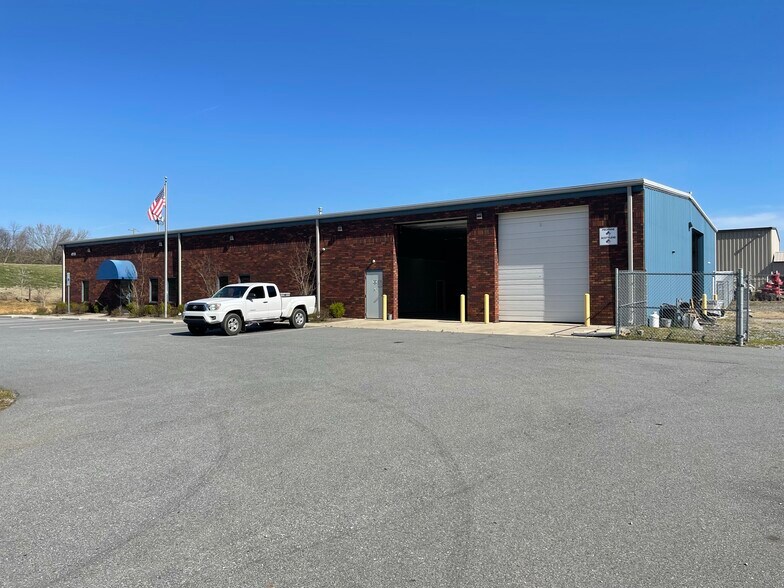 More Photos Of 4950 Stough Rd SW, Concord Flex For Sale