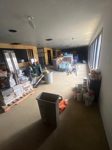 More Photos Of 4647 White Ln, Bakersfield Restaurant For Lease