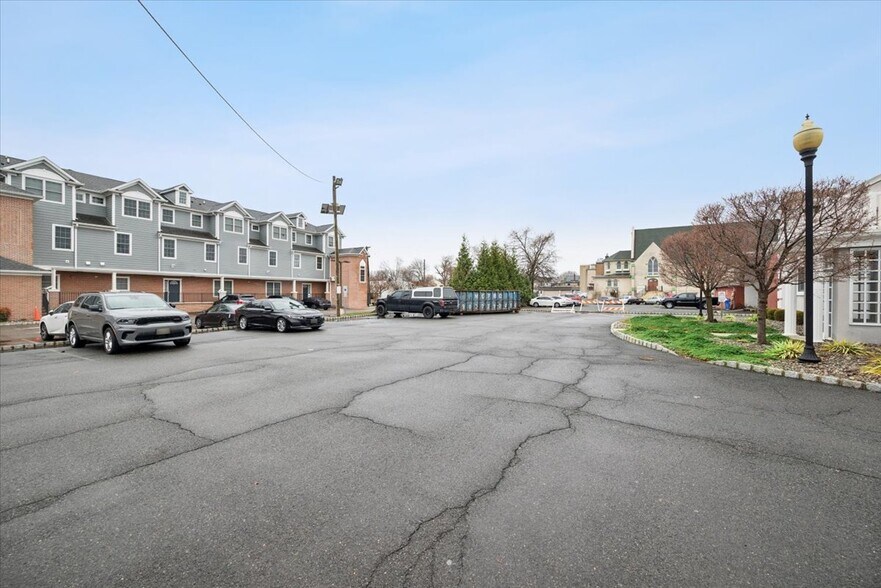 More Photos Of 34 E Somerset St, Raritan Bank For Lease