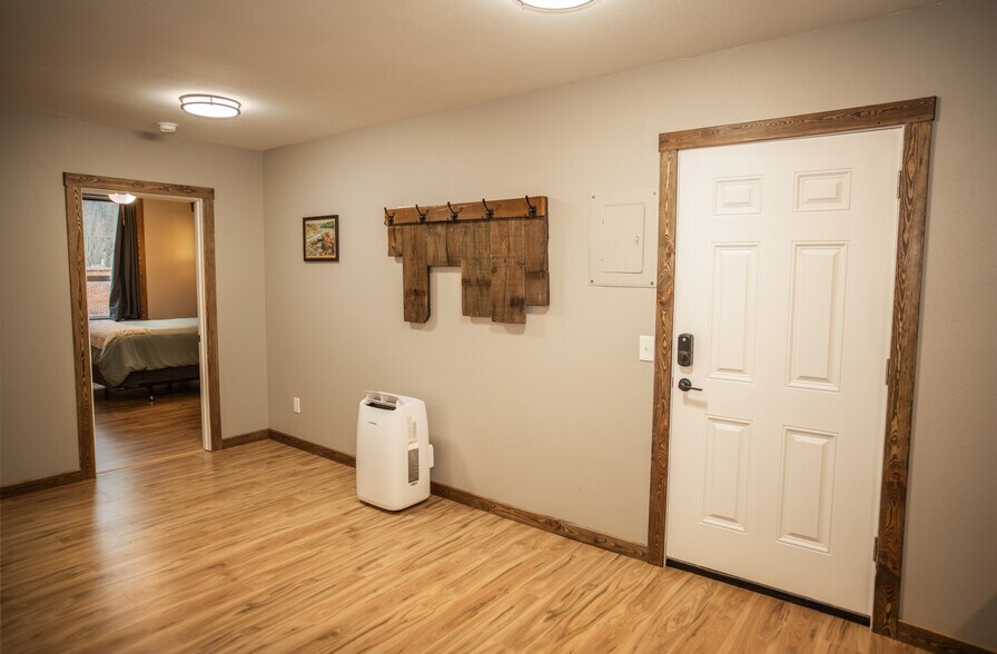 More Photos Of 152 Johnson Ave, Orofino Bar For Lease