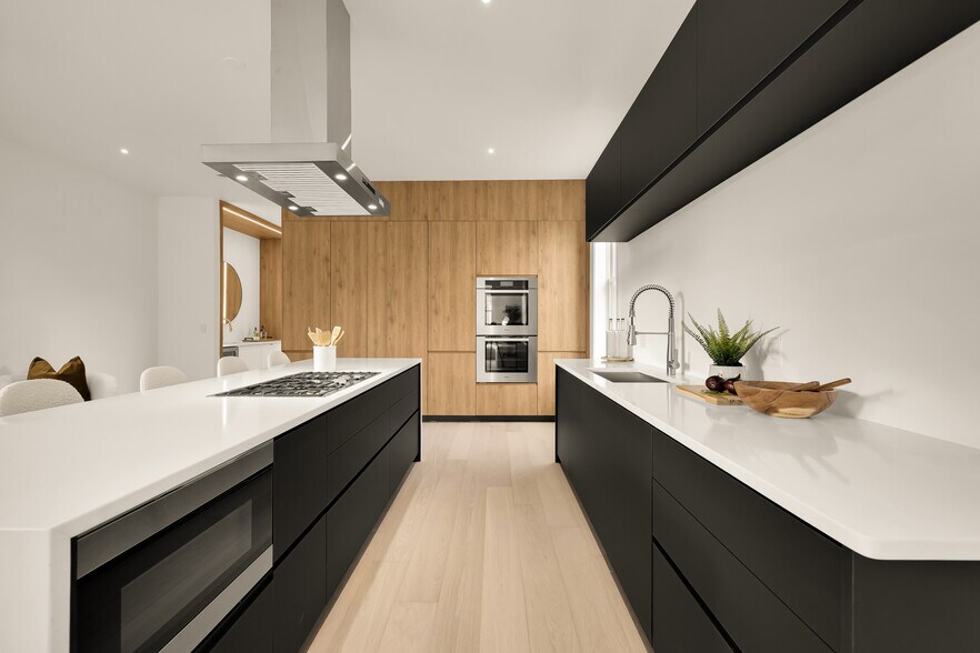 More Photos Of 329 8th St NE, Washington Office For Sale