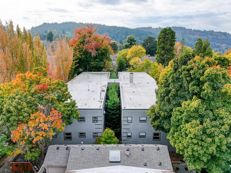 More Photos Of 2737 NW Upshur St, Portland Apartments For Sale