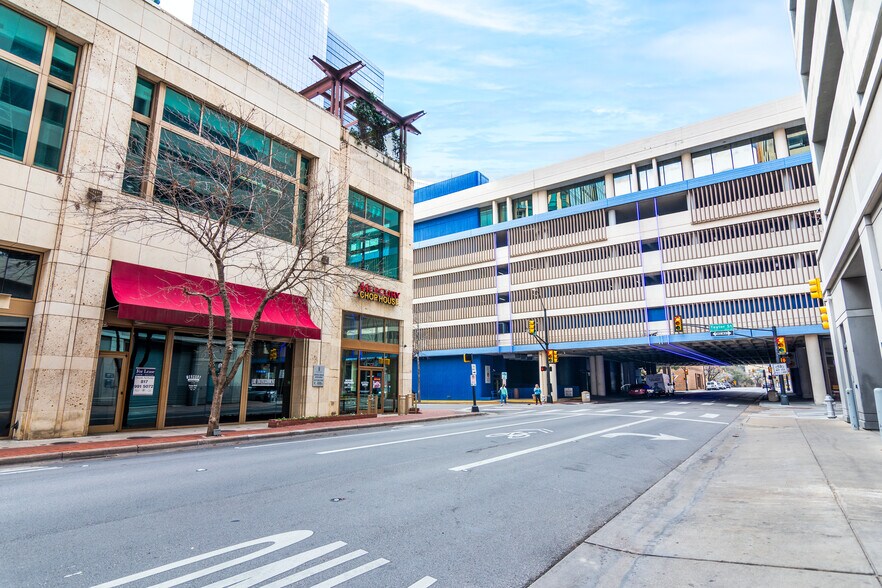 More Photos Of 500 Taylor St, Fort Worth Office For Lease