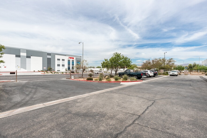 More Photos Of 2615 Branson Ave, North Las Vegas Distribution For Lease
