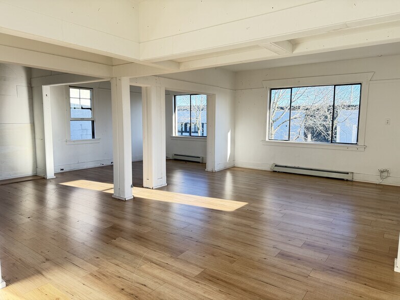 More Photos Of 5657 176th St, Surrey Storefront For Lease