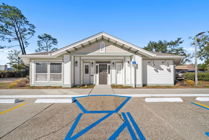 Primary Photo Of 2567 Huntcliff Ln, Panama City Medical For Lease
