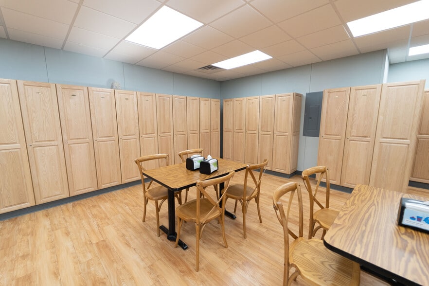 More Photos Of 252-262 Depot Rd, Milford Light Distribution For Lease