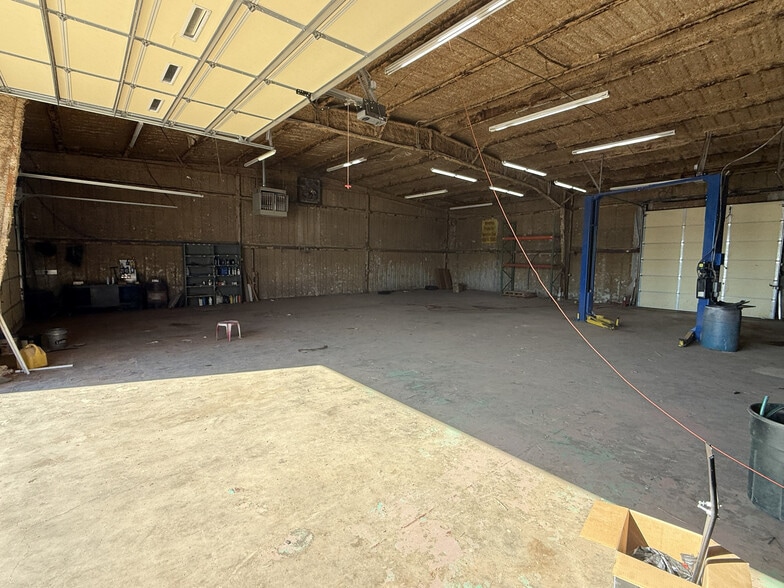 More Photos Of 6601 S Shields Blvd, Oklahoma City Service For Lease