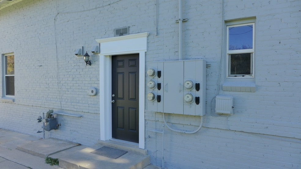 More Photos Of 493-495 Fulton St, Aurora Apartments For Sale