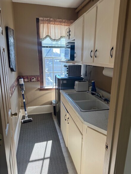 More Photos Of 20 N Spruce St, Asheville Office For Sale