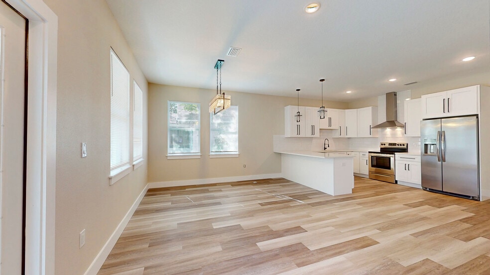 More Photos Of 1919 30th Ave N, Saint Petersburg Specialty For Sale