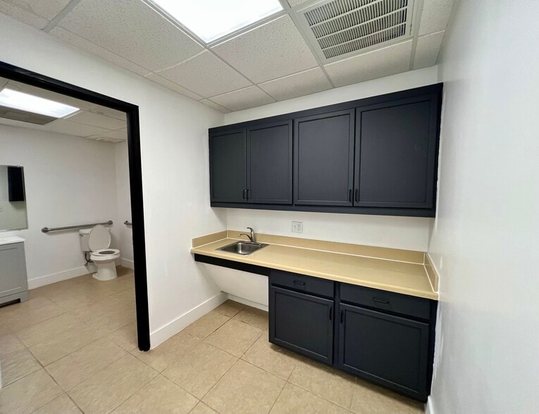More Photos Of 20550 Townsen Blvd, Humble Office For Sale