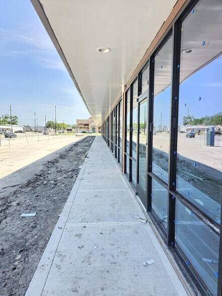 More Photos Of 1702 Strawberry Rd, Pasadena Storefront Retail Office For Lease