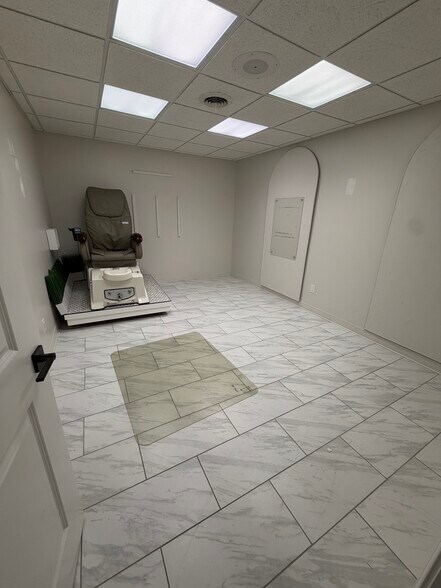 More Photos Of 11225 S Saginaw St, Grand Blanc Storefront Retail Office For Sale