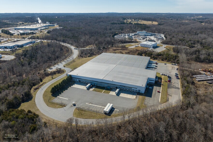 More Photos Of 314 Jefferson Ridge Pky, Lynchburg Distribution For Lease