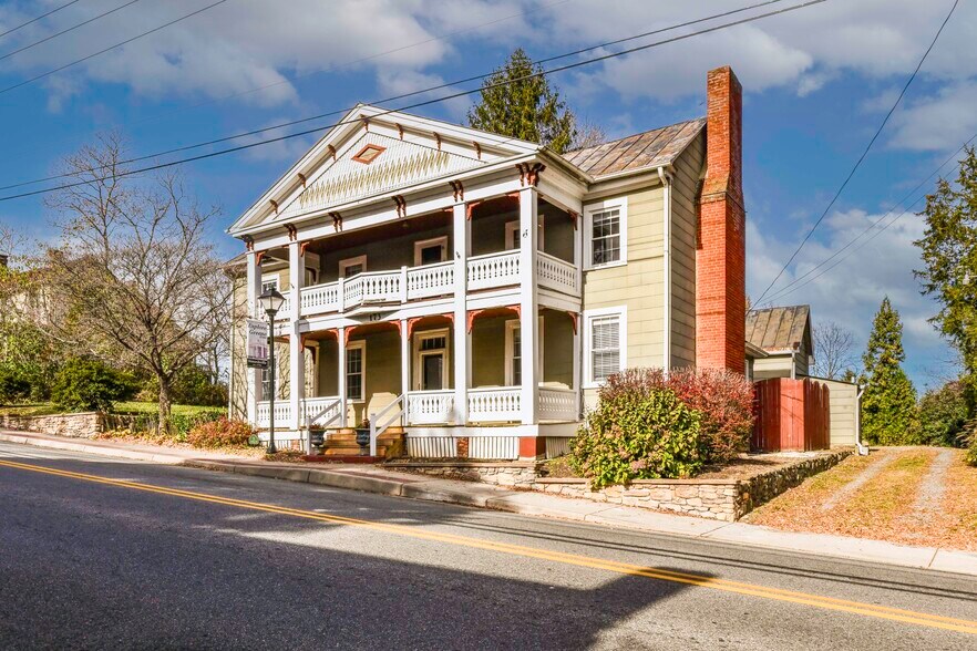More Photos Of 173 Main St, Stanardsville Flex For Sale