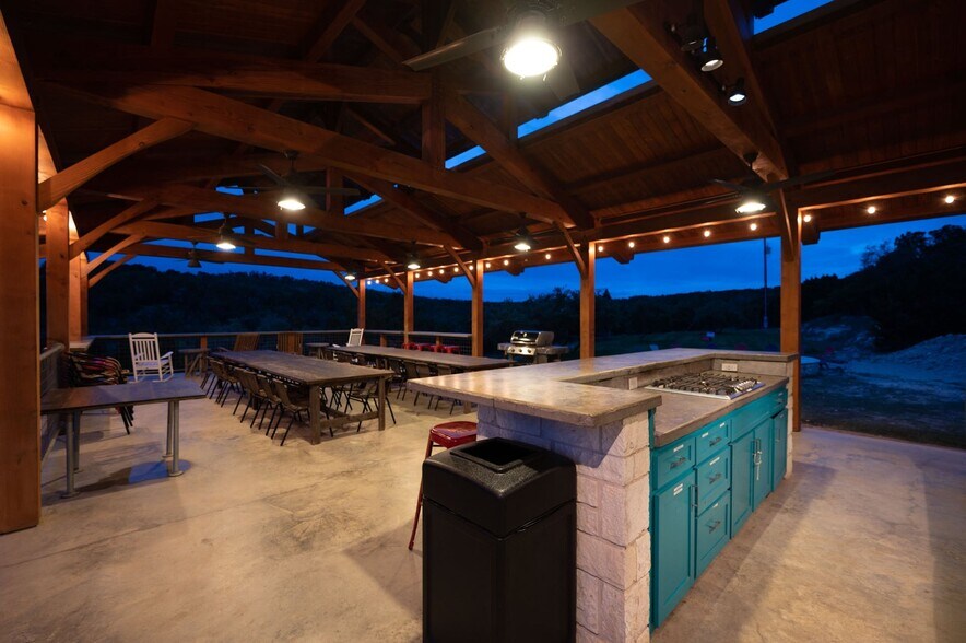 More Photos Of 7400 McGregor Ln, Dripping Springs Hotel For Sale