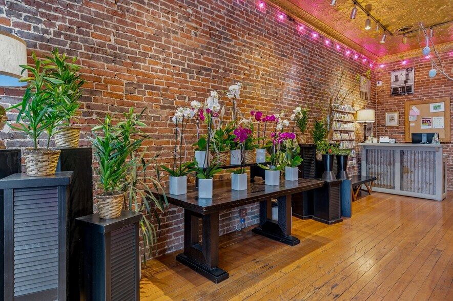 More Photos Of 102 W Main St, Grass Valley General Retail For Sale