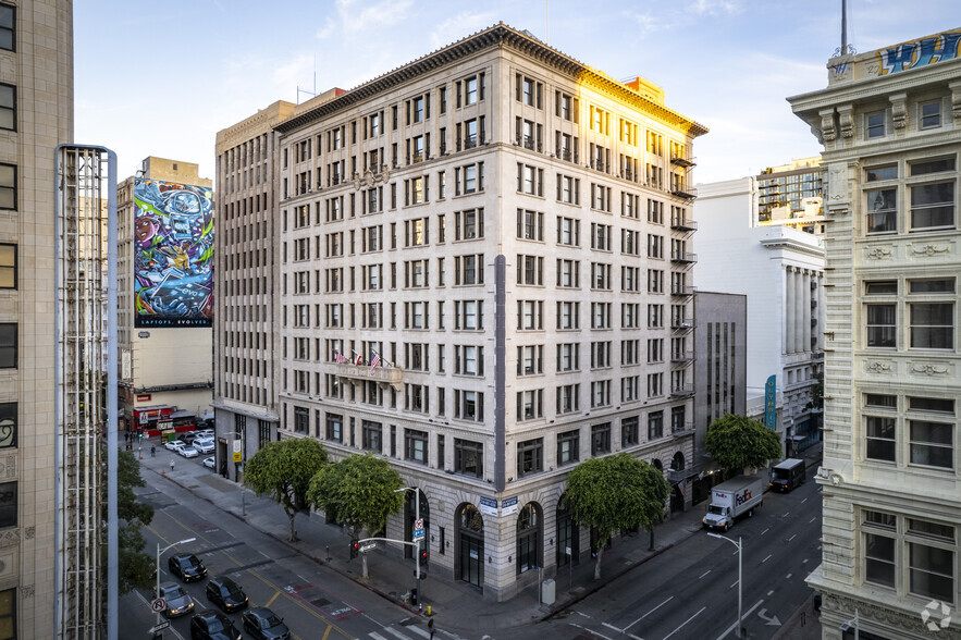 Primary Photo Of 325 W 8th St, Los Angeles Apartments For Lease