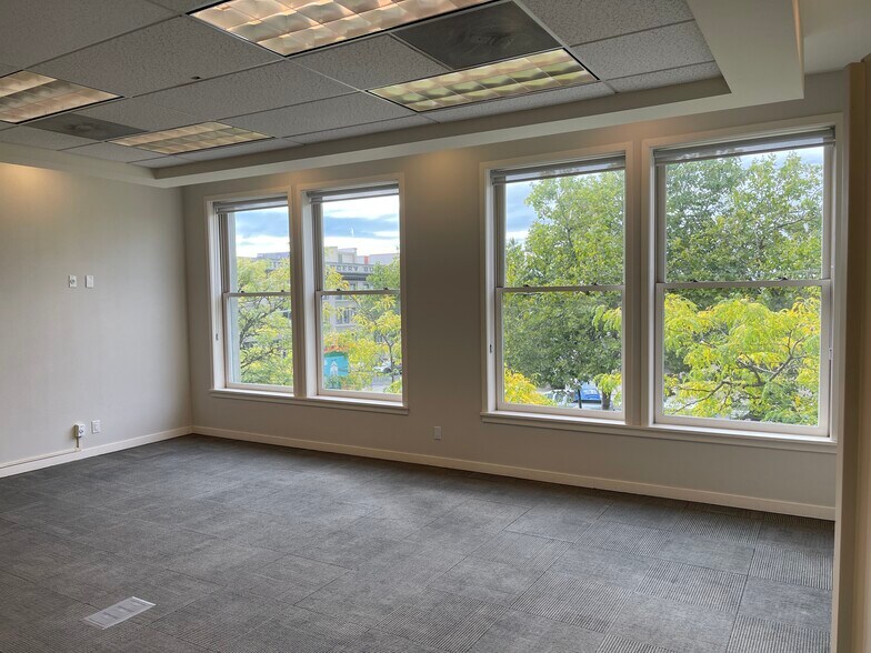 More Photos Of 1204 Railroad Ave, Bellingham Office For Lease