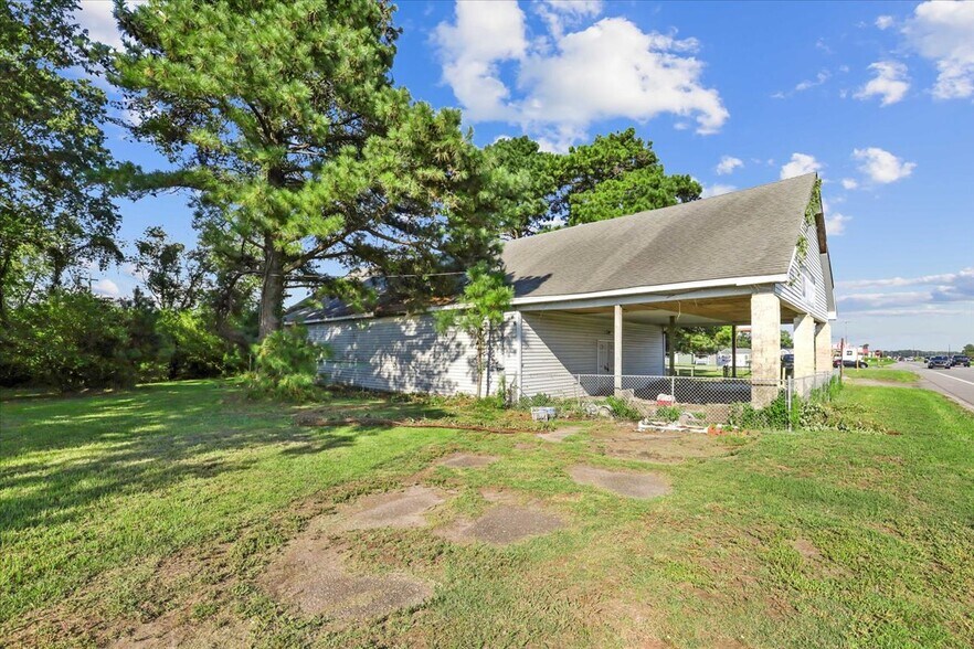 More Photos Of 6640 US Highway 70 W, La Grange Flex For Sale