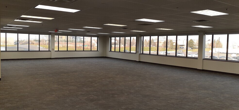 More Photos Of 1555 Wentworth St, Whitby Light Distribution For Lease