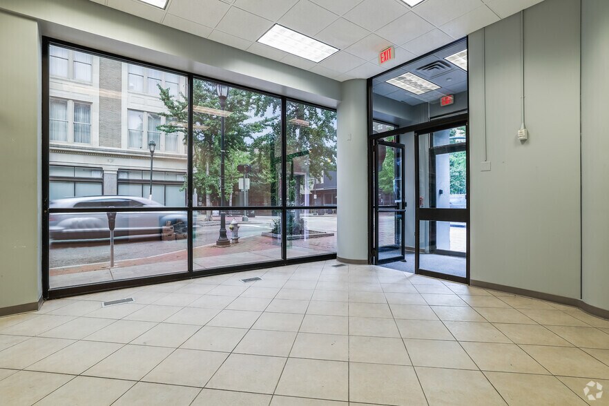 More Photos Of 424 E Grace St, Richmond Bank For Lease
