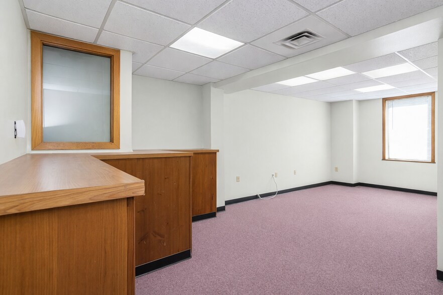 More Photos Of 464-468 Essex St @ Hampshire st, Lawrence Office For Sale