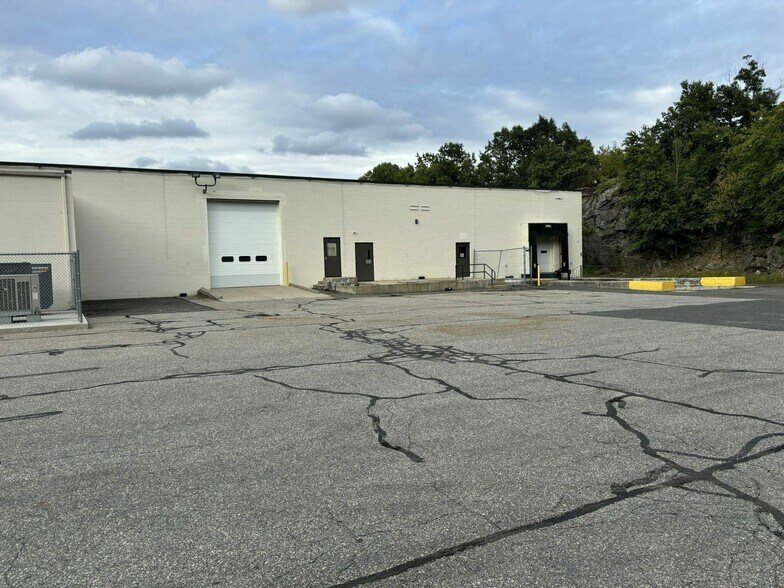 More Photos Of 562 Captain Neville Dr, Waterbury Manufacturing For Lease