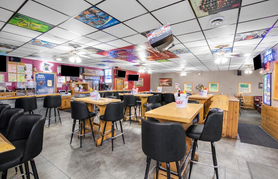 More Photos Of 14351 NE 78th St, Foley Restaurant For Sale
