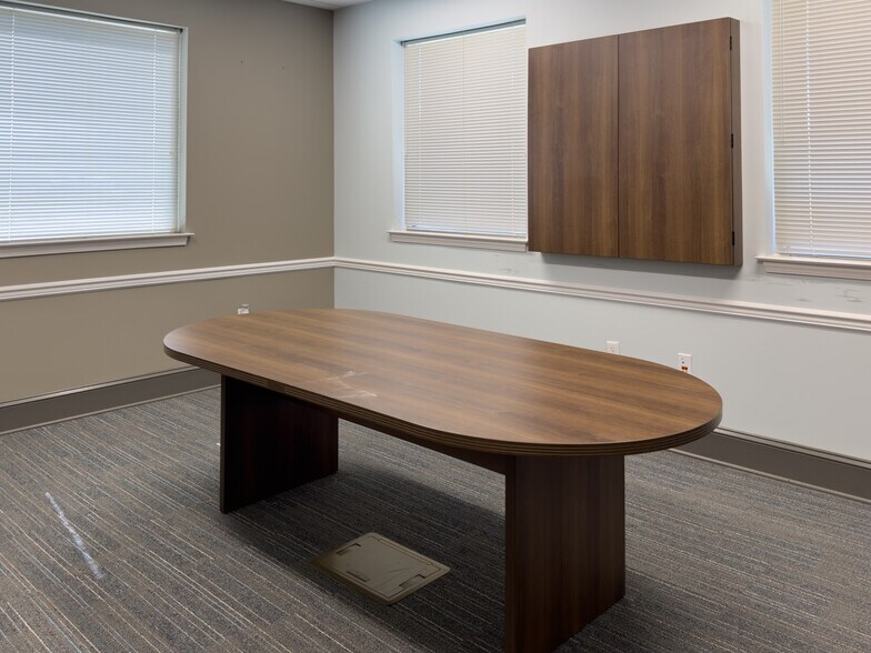 More Photos Of 1014 S Forest Ave, Luverne Medical For Sale