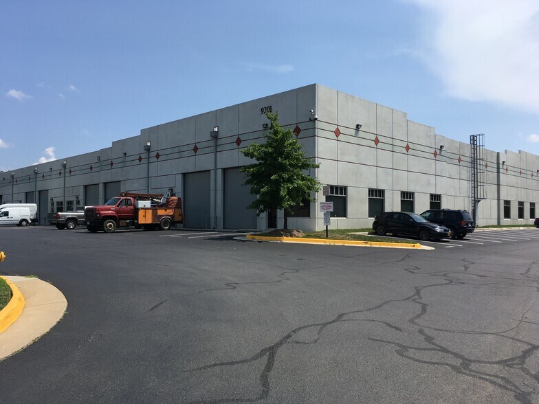 More Photos Of 9201-9373 Mike Garcia Dr, Manassas Warehouse For Lease