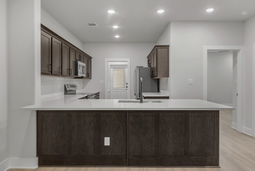 More Photos Of 514 Deacon Dr W, College Station Apartments For Sale