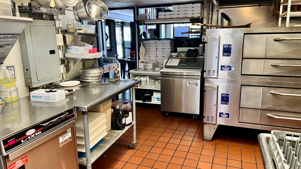 More Photos Of 1800 E Broadway, Long Beach Restaurant For Lease