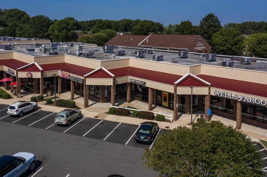 More Photos Of 2946A-Q-2952A-K Chain Bridge Rd, Oakton Unknown For Lease