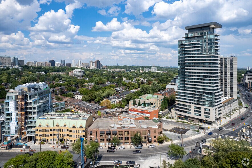 More Photos Of 326 Davenport Rd, Toronto Freestanding For Lease